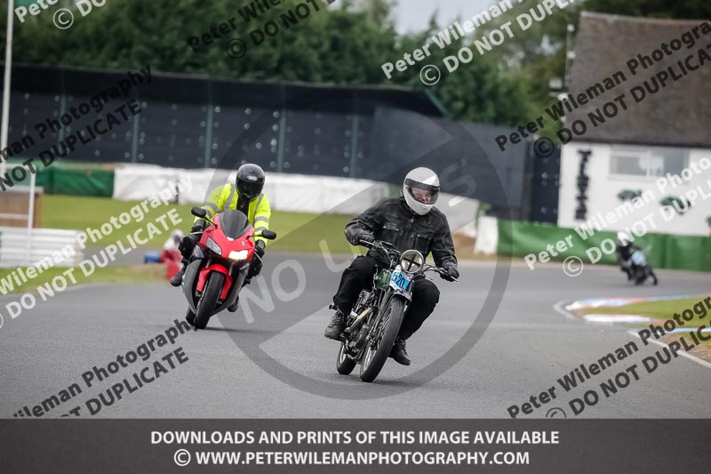 Vintage motorcycle club;eventdigitalimages;mallory park;mallory park trackday photographs;no limits trackdays;peter wileman photography;trackday digital images;trackday photos;vmcc festival 1000 bikes photographs